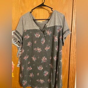 Selling a top from Maurices!